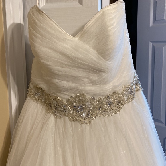 Maggie Sottero wedding dress - Picture 2 of 5